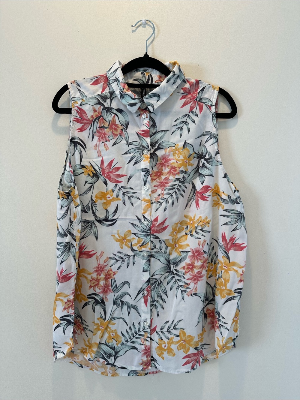 H&M White Sleeveless Floral Button-Front Blouse with Pink & Yellow Blooms